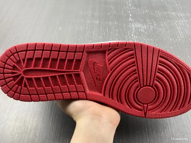 705329-600 Chicago 1 Jordan Retro Low Air 0614